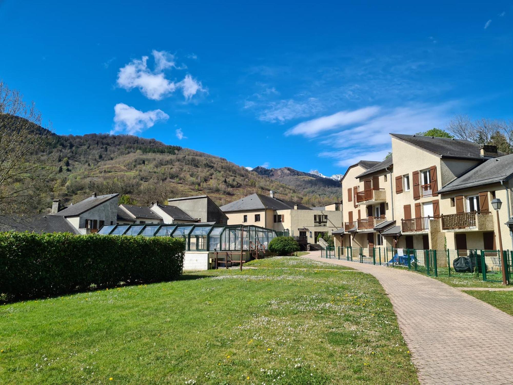 Escapade Montagne En Famille, Appartement Cosy Avec Piscine Couverte Bielle 外观 照片